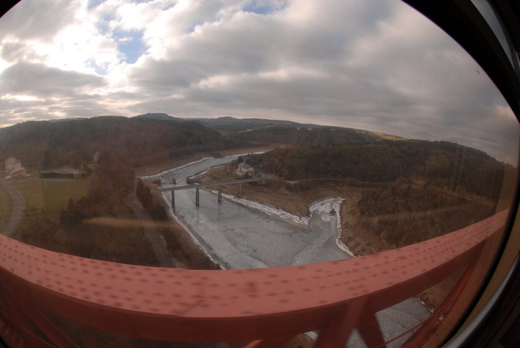 Viaduc de Garabit, le Viaur gelé by yann.tacher