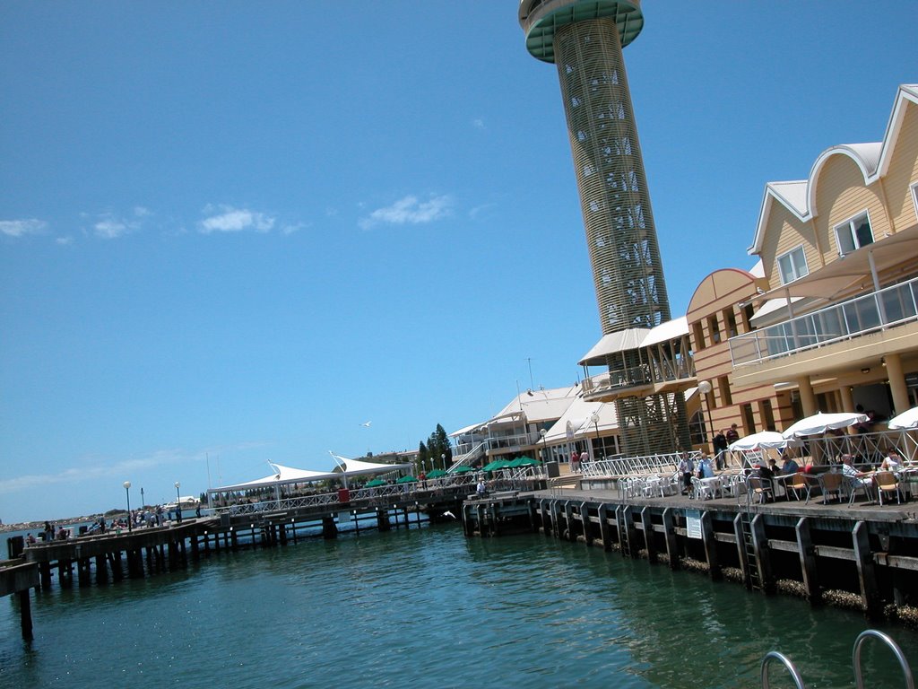 Newcastle Queen's Warf by albertpap