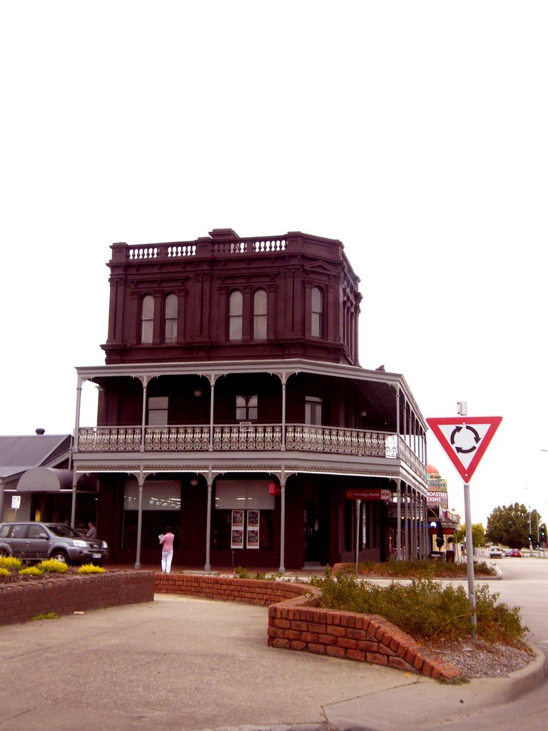 Bendigo Bank Building - Bairnsdale by nipper30