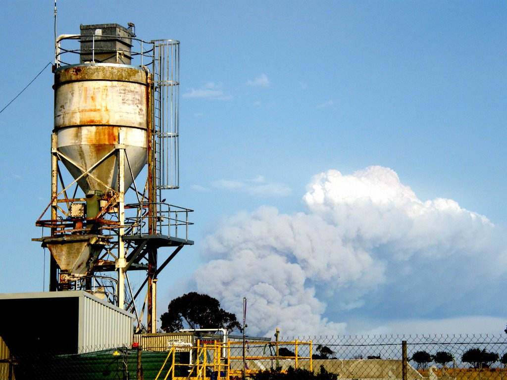 Wilson Promantory Fire viewed from Foster by nipper30