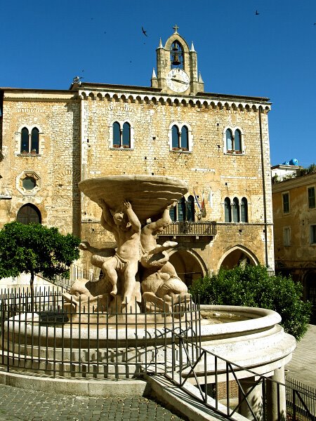 Priverno - Fontana dei Delfini by salvamario