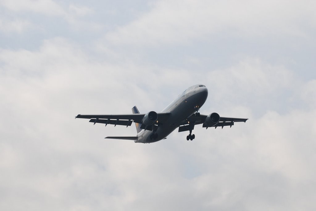 Anflug auf Flughafen Tegel by Hasel-Horst