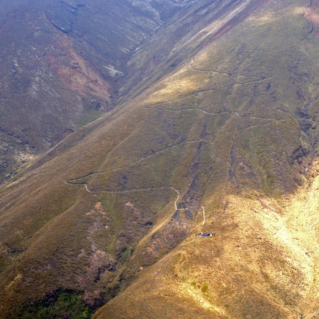 Tongariro Crossing Footpath by Jasja van Leeuwen