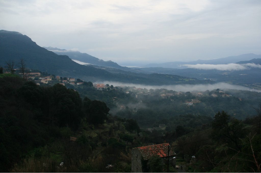 La vallée du Rizzanese vue du pont de Sartène, le soir tombe, les nuages aussi 01/03/09 by bmaurice