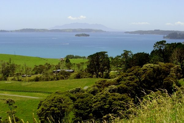 Kawau Bay from the road to Sandspit by follash