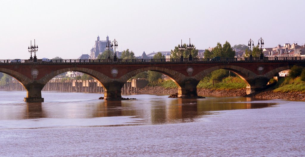 Pont de Pierre by biturige