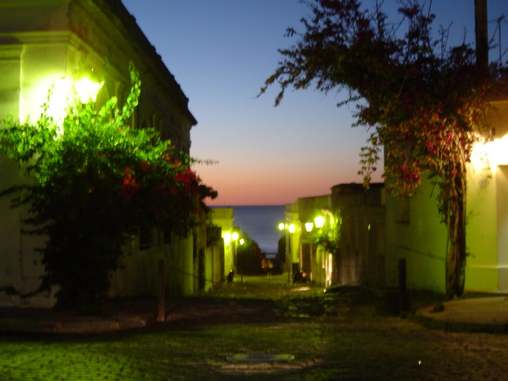 Atardecer en Colonia, Uruguay. by Juan Antonio Ferraro