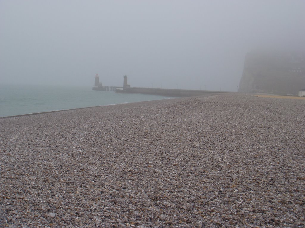 Plage sous la brume by jmap z