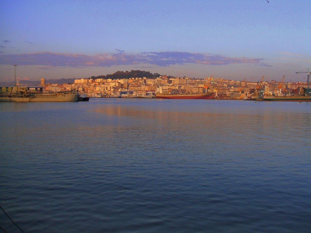 VISTA DE VIGO, DESDE EL MUELLE DE BOUZAS by Soledad Seoane