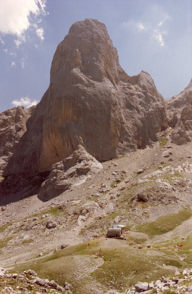 EL URRIELLO EN VERANO- REFUGIO DELGADO UBEDA - PICOS DE EUROPA- ASTURIAS by EDUARDO ARRIZABALAGA