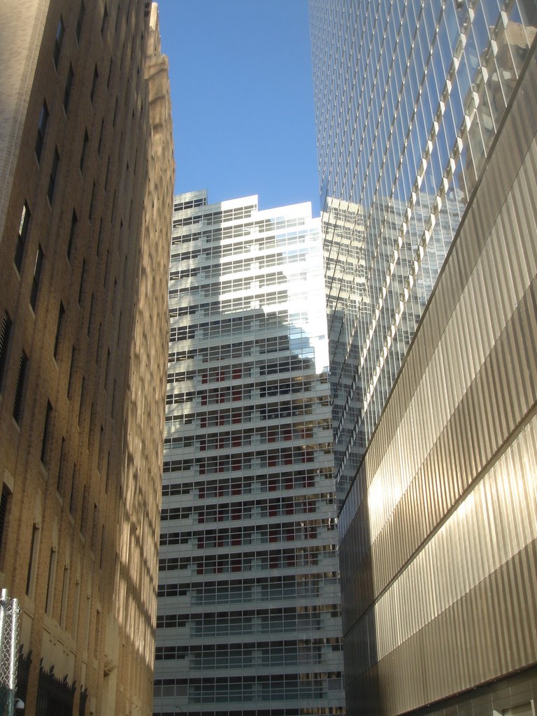 Facing north between the Barclay-Vesey Building and the new 7 World Trade Center by aviator_rob