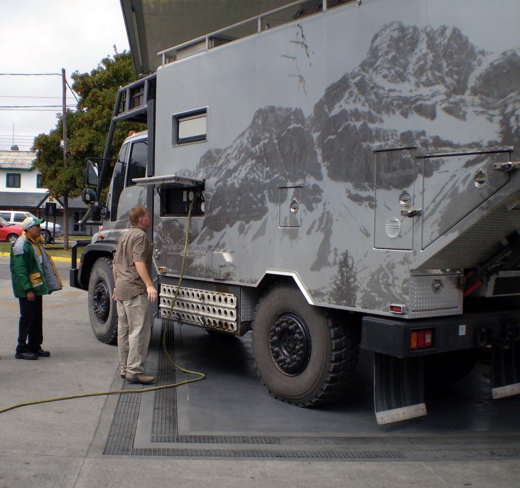 Un UNIMOG en Pretrobras en Bariloche by Homero Fernandez