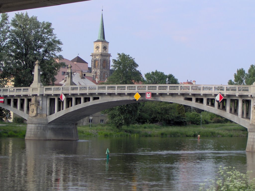 Silniční most přes Labe v Nymburce / Road bridge across Labe river in Nymburk (2005) by Lucian7