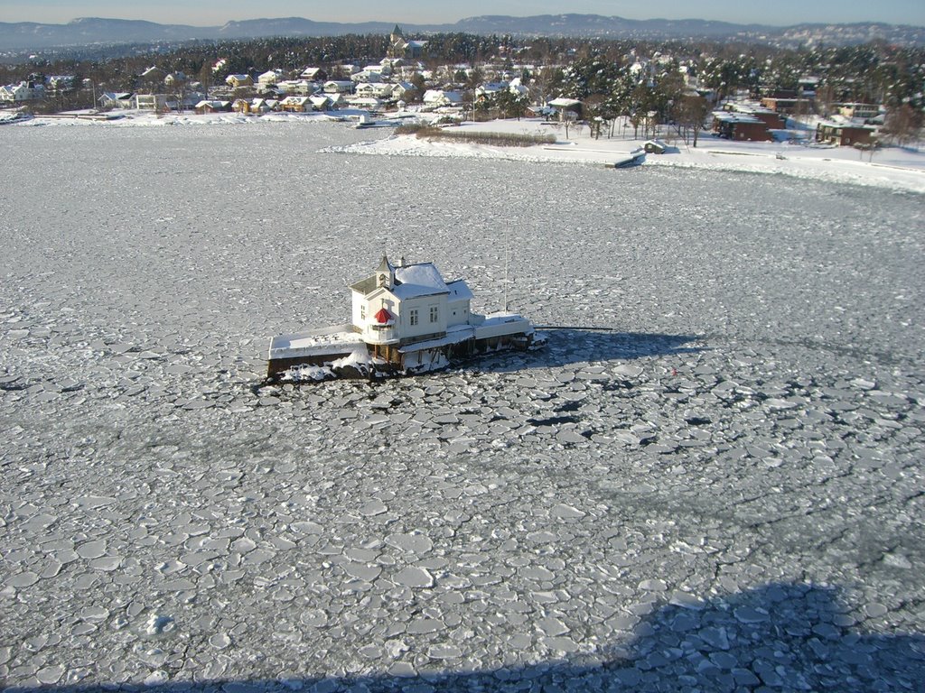 Dyna Fyr lighthouse in Oslo fjord by HaXoN