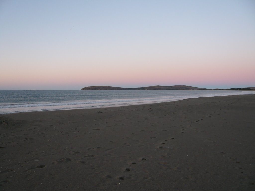 Beautiful Doran Beach in Winter by stickdeath84