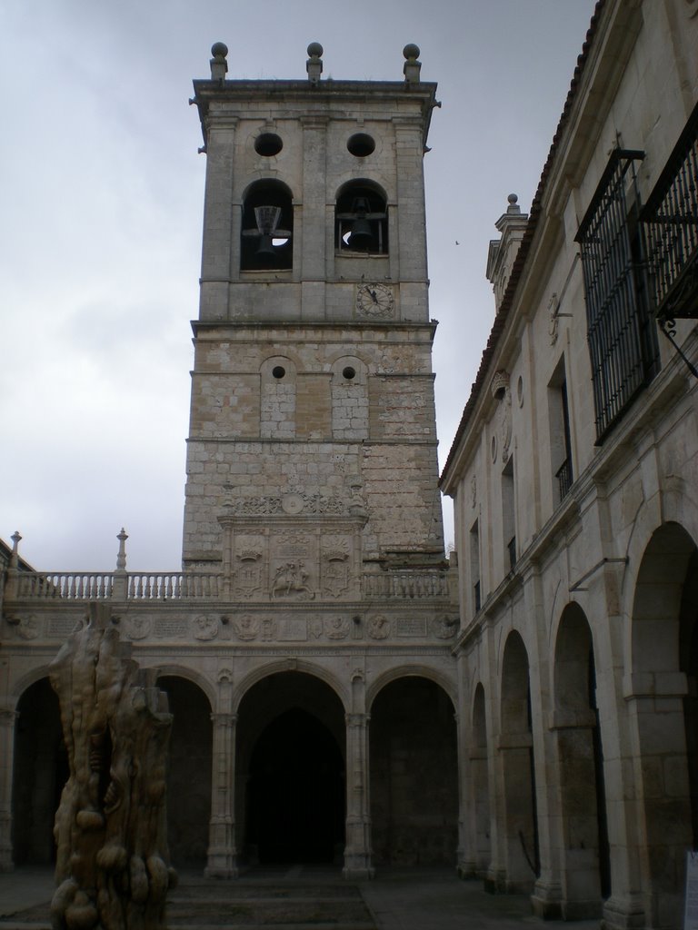 Hospital del Rey. Torre interior. by 4LF