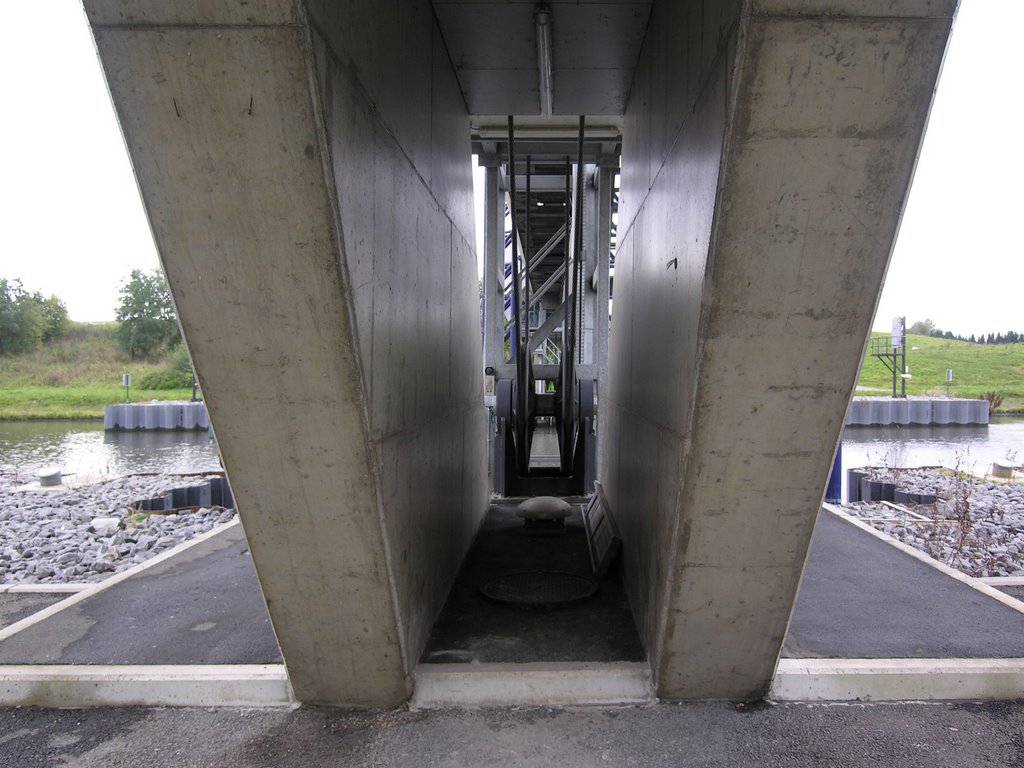 Safety door in New canal du Centre, Belgium by Koos Fernhout