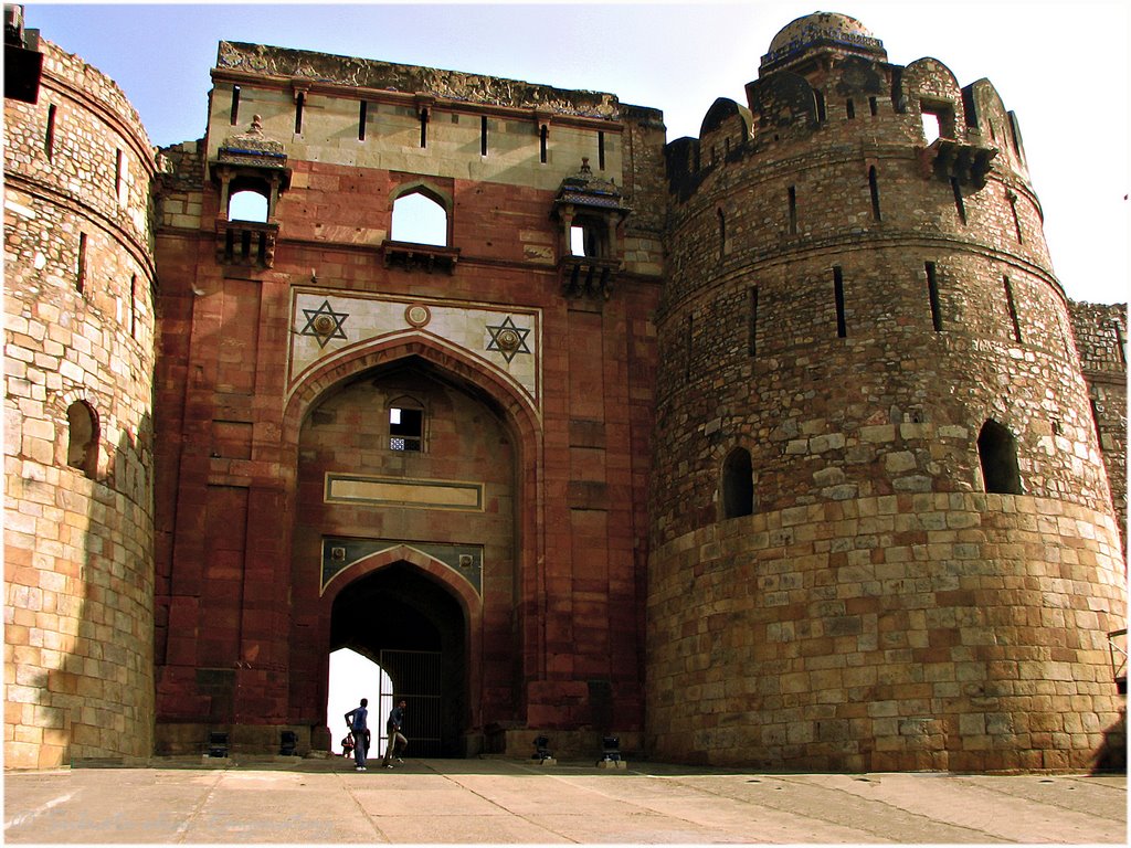 Razz's - Old Fort Entrance. New Delhi, India. by razzmatazz