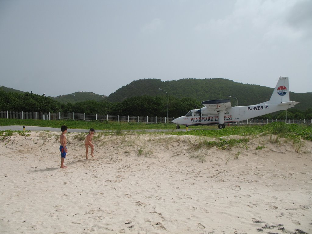 Landing in St-Barts by Anthony Randisi