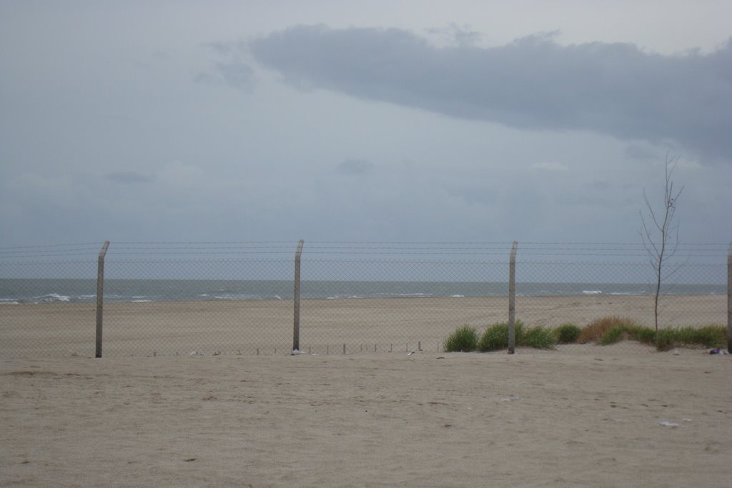 Punta Medanos - Pinamar by Eduardo Maspero