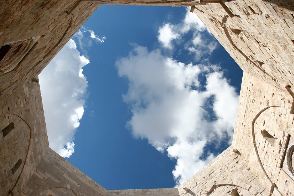 CASTEL DEL MONTE - Andria ...i misteri legati ai suoi simboli e alla vita del grande IMPERATORE FEDERICO II di SVEVIA by fidelisandria