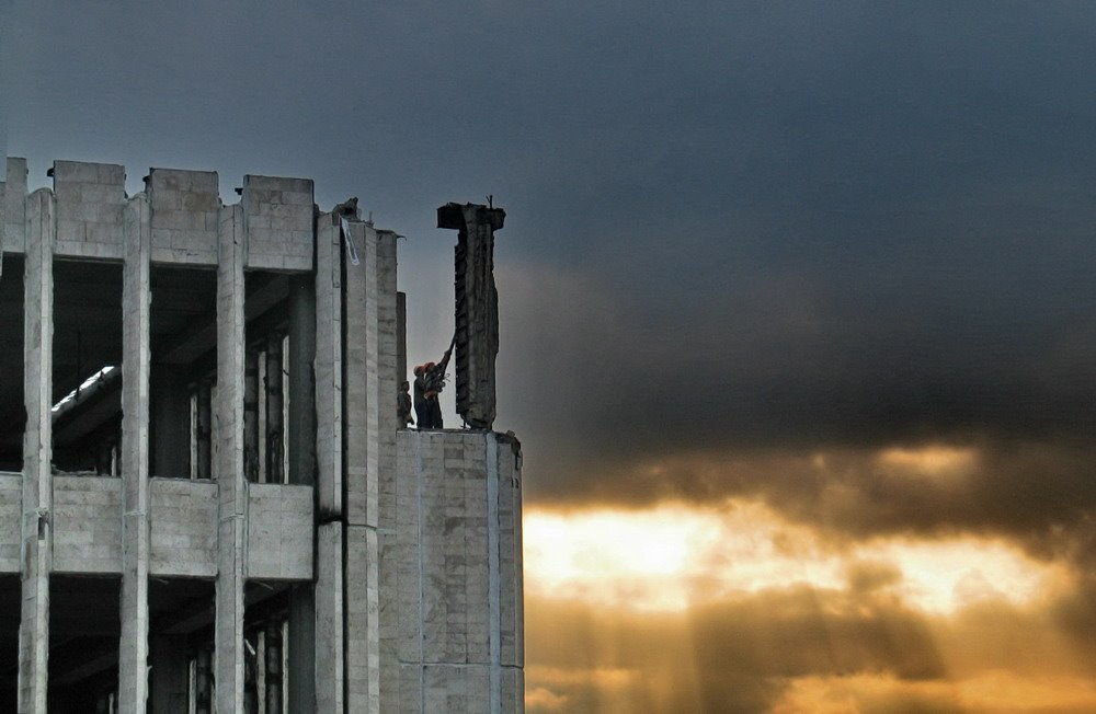 Демонтаж старого здания. 40 лет здесь жили только вороны. Dismantle of an old building. 40 years here lived ravens only. by Yury Avidzba