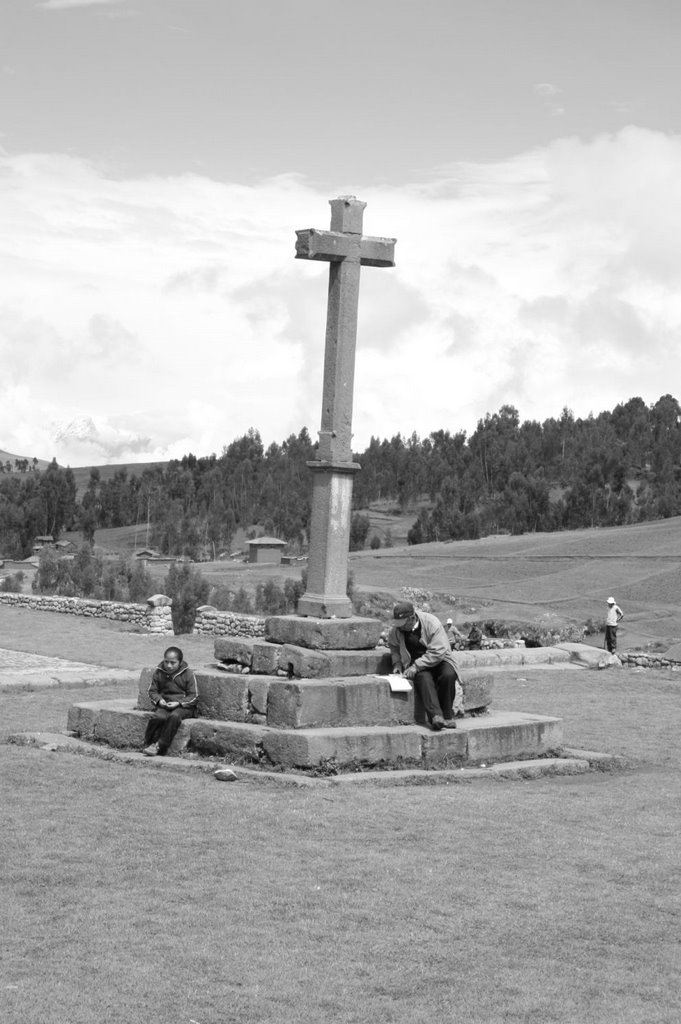 LB: Small cross beside the church (B/W) by L.O.Boettner