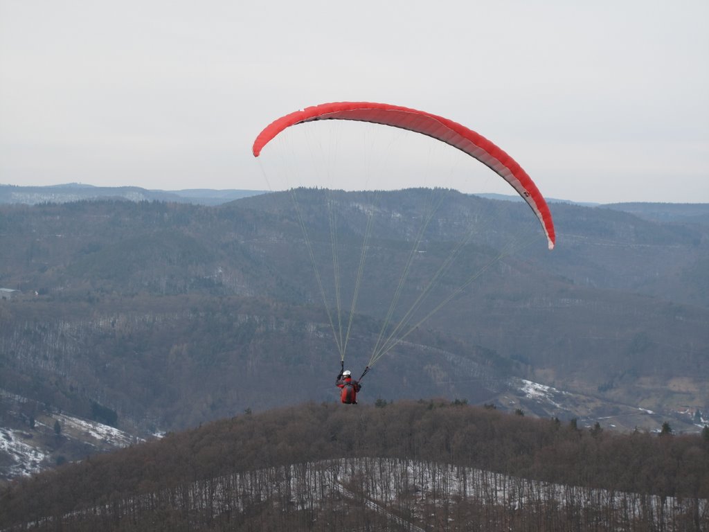 Gleitschirmflieger am Orensfels by fotopro