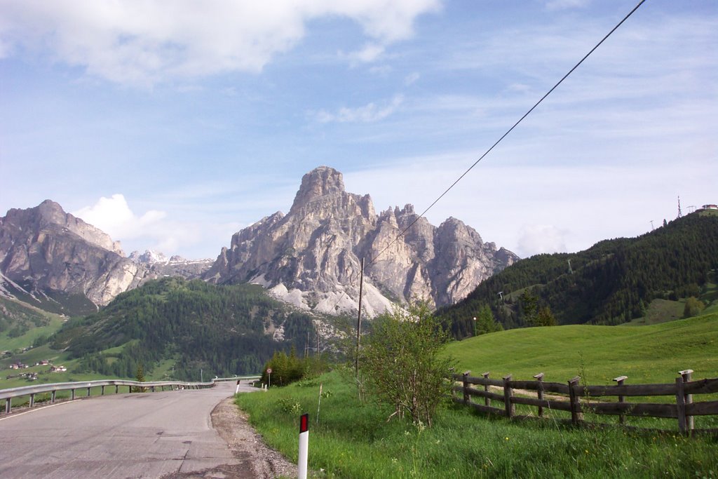 Schönster Berg in den Dolomiten by helge007