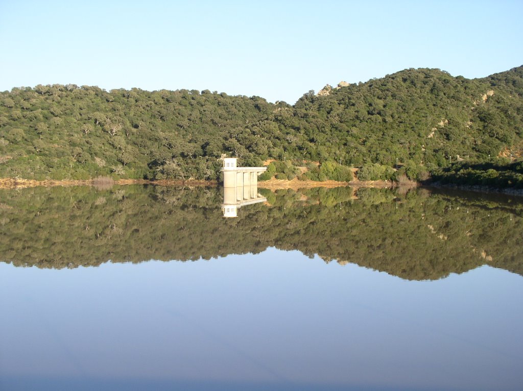 EMBALSE DEL CELEMÍN by Victor Paredes Guerrero