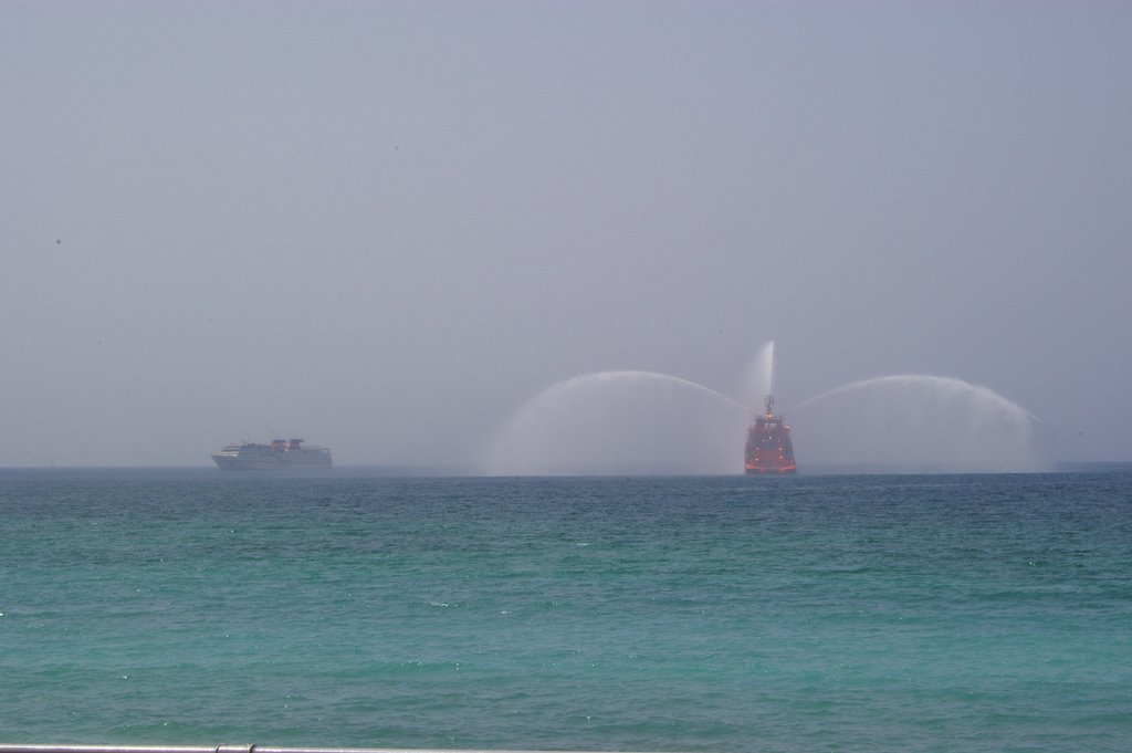 Barco bombero by Lorenzo el Caribeño