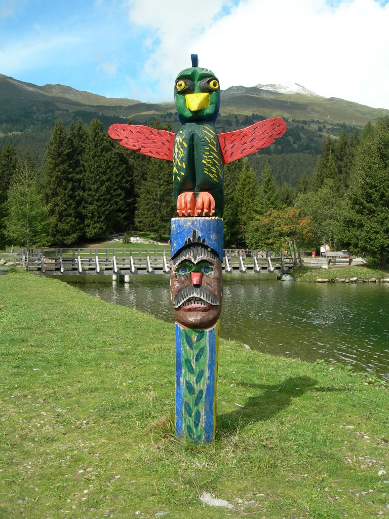 Lenzerheide lake's Totem by randagino