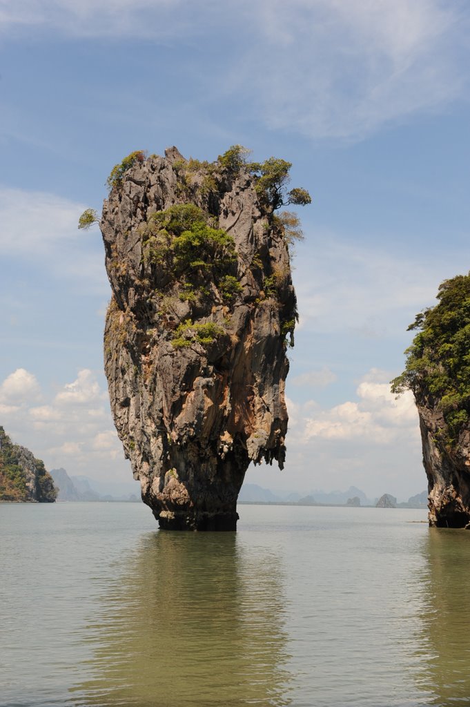 James Bond Island by Roberto Viaggiatore