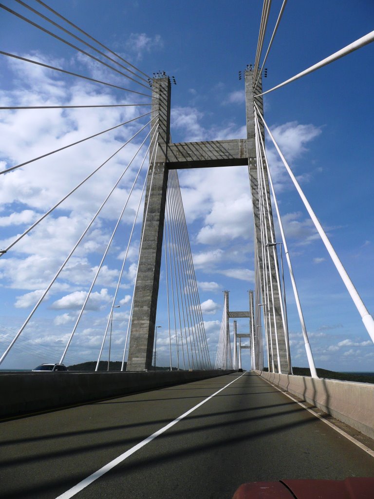 De sur a norte sobre en puente Orinoquia, Puerto Ordaz, estado Bolívar, Venezuela by Dinuel