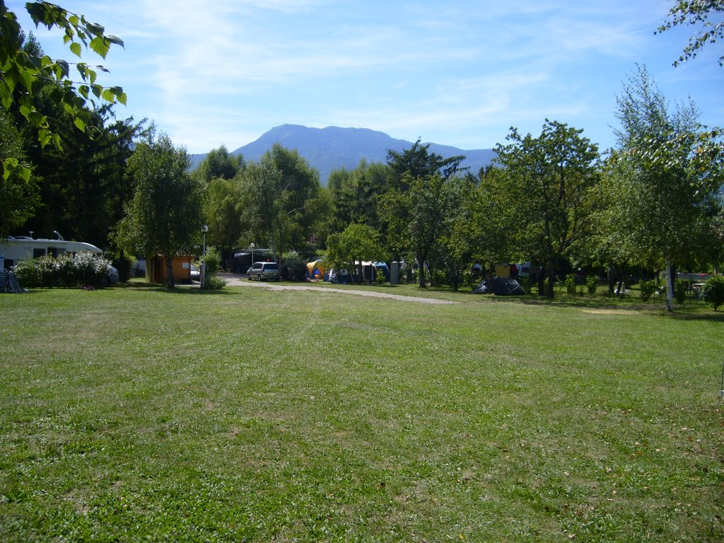 Campingplatz La Ferme du Lac, in F 73800 Les Marches mit Pool und großer Wiese by Karl-Heinz Böhm