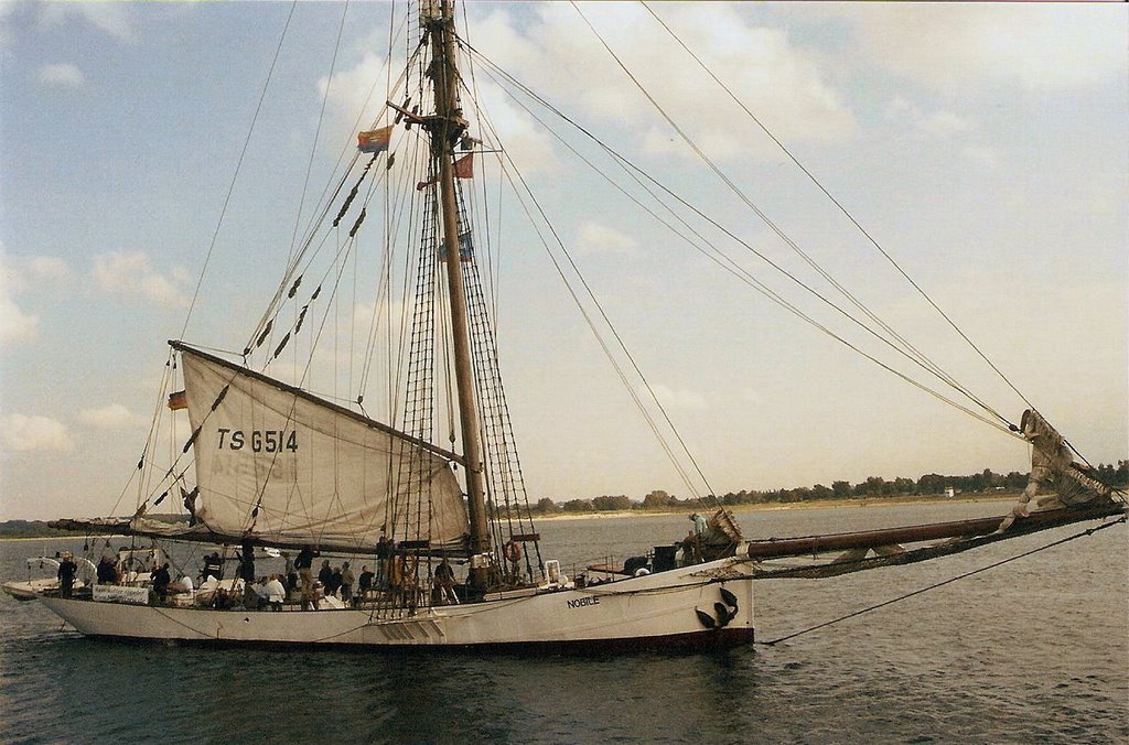 Gaffel-Rennkutter "Nobile" bei der Travemünder Woche 2005 by vp_hmbg-PRO PANORAMIO