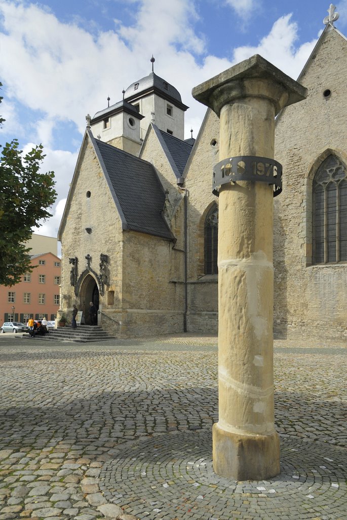 Brüsewitz - Gedenksäule vor der Michaeliskirche by wäschle frank