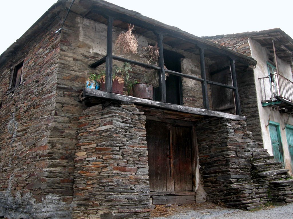 CAMINO DE SANTIAGO (2005). SAN CRISTOVO DO REAL (Lugo). Hermosa casa rural. by Carlos Sieiro del Nido