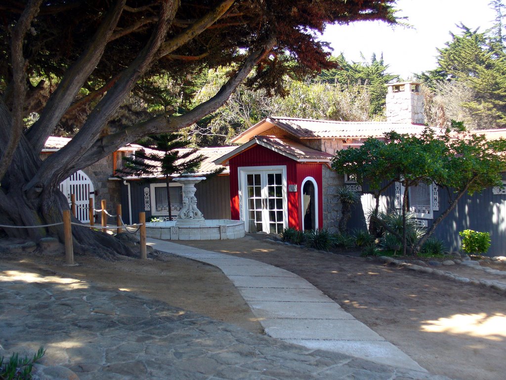 Chile - Isla Negra, comuna de El Quisco, provincia de San Antonio, región de Valparaíso - Casa de Pablo Neruda by Ricardo Brunas