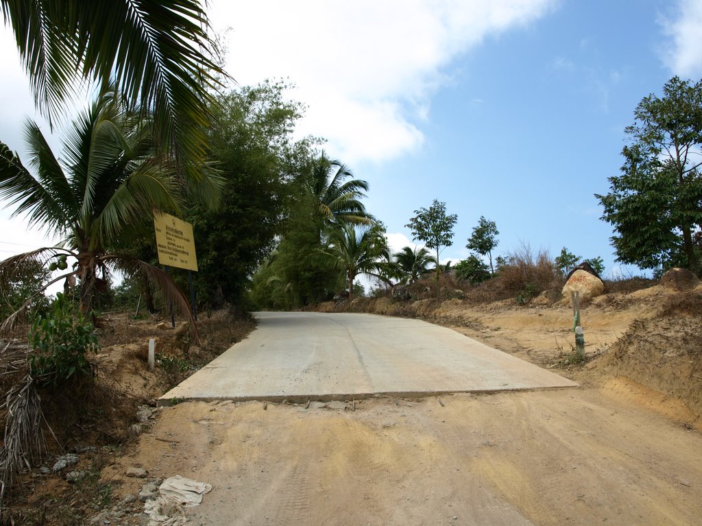 On the road in Ko Samui (02/2009) by Nils Wanner