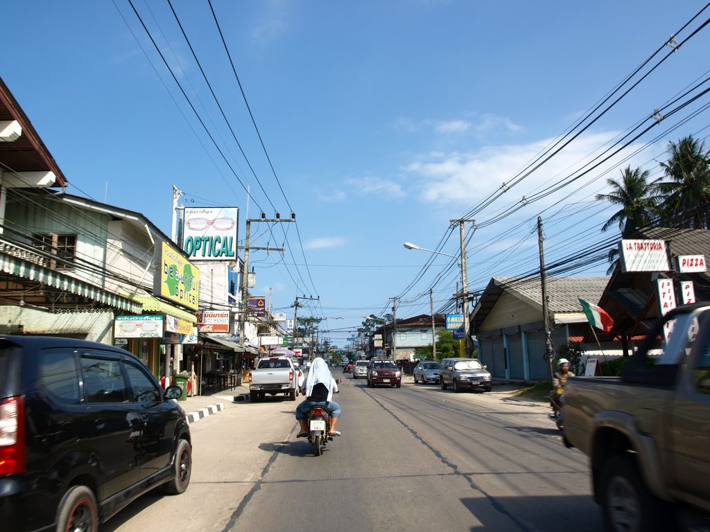 On the road in Ko Samui (02/2009) by Nils Wanner