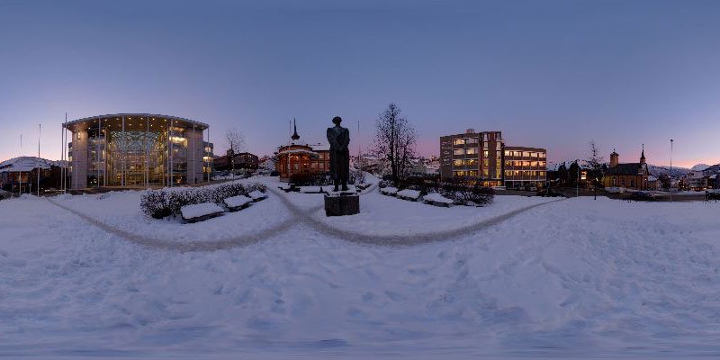 Hakoon VII statue in front of Tromsø City Hall 360 panorama by virtualtromso.no