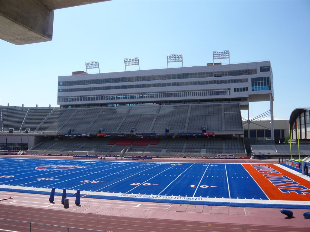 Boise state football - Bronco stadium by prophotograph