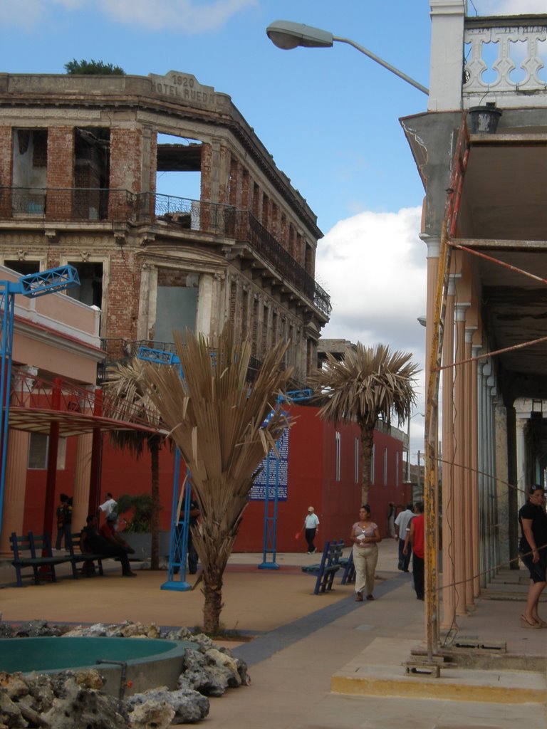 Ruinas del Hotel Rueda desde el Boulevar by AmpyGP