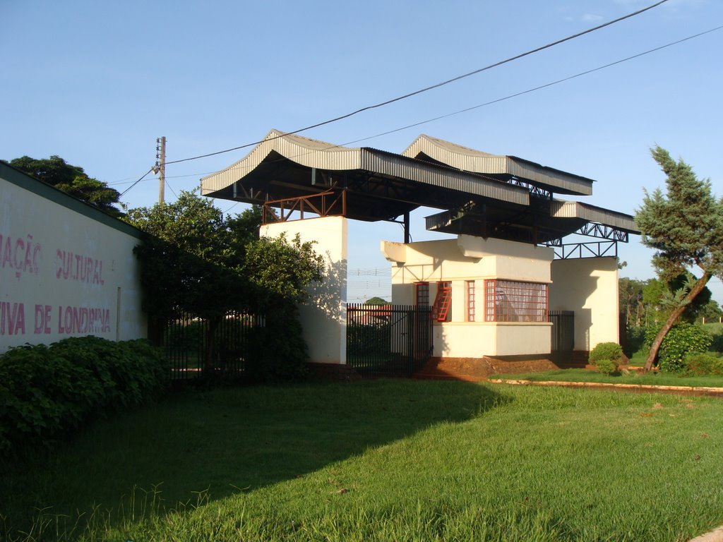 Entrada do ACEL, do Complexo Esportivo de Basebal - Londrina - Paraná - Brasil by Paulo Yuji Takarada