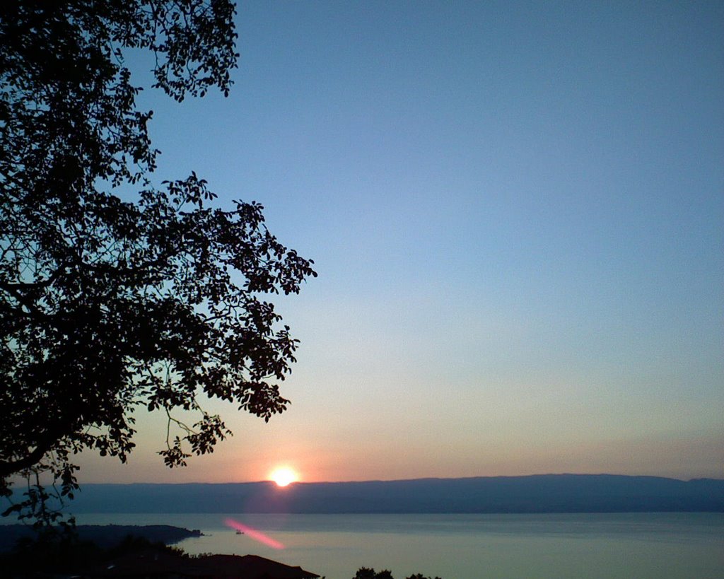 Coucher de soleil sur le Lac Léman by Yoda