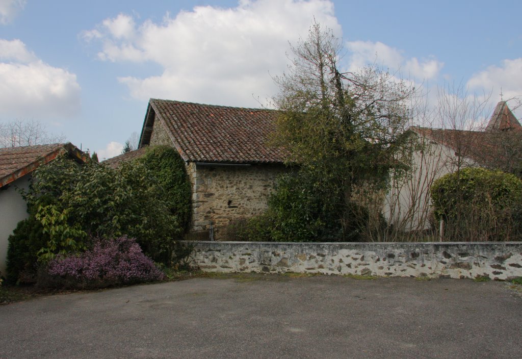 Saint-Bazile : place de la mairie by macrobert