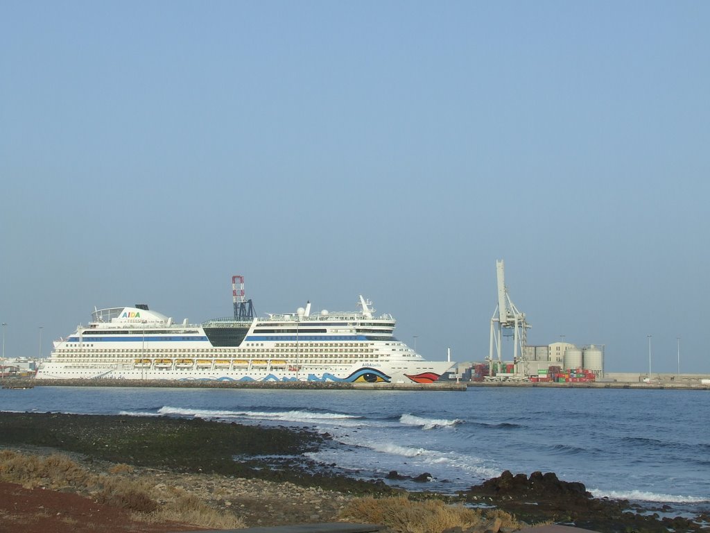 AIDA BELLA EN EL PUERTO CADA JUEVES by fuerteventuragirl