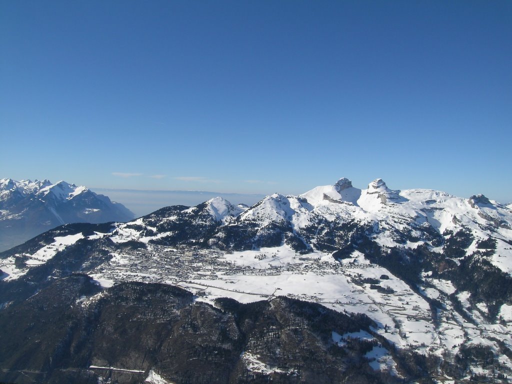 Leysin as seen from Villars by fanisl