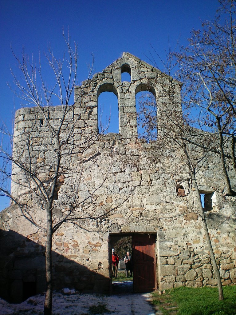 Iglesia de Navalquejigo desde dentro. by Abraxas Pantaria